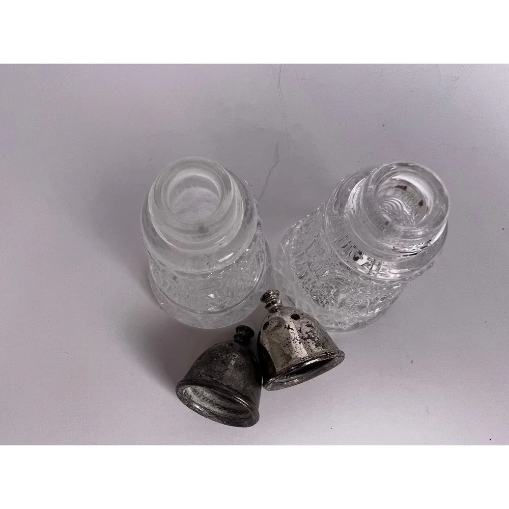 Vintage Glass Salt Pepper Shakers Set Silver Tone‎ Metal Caps Ornate Etched